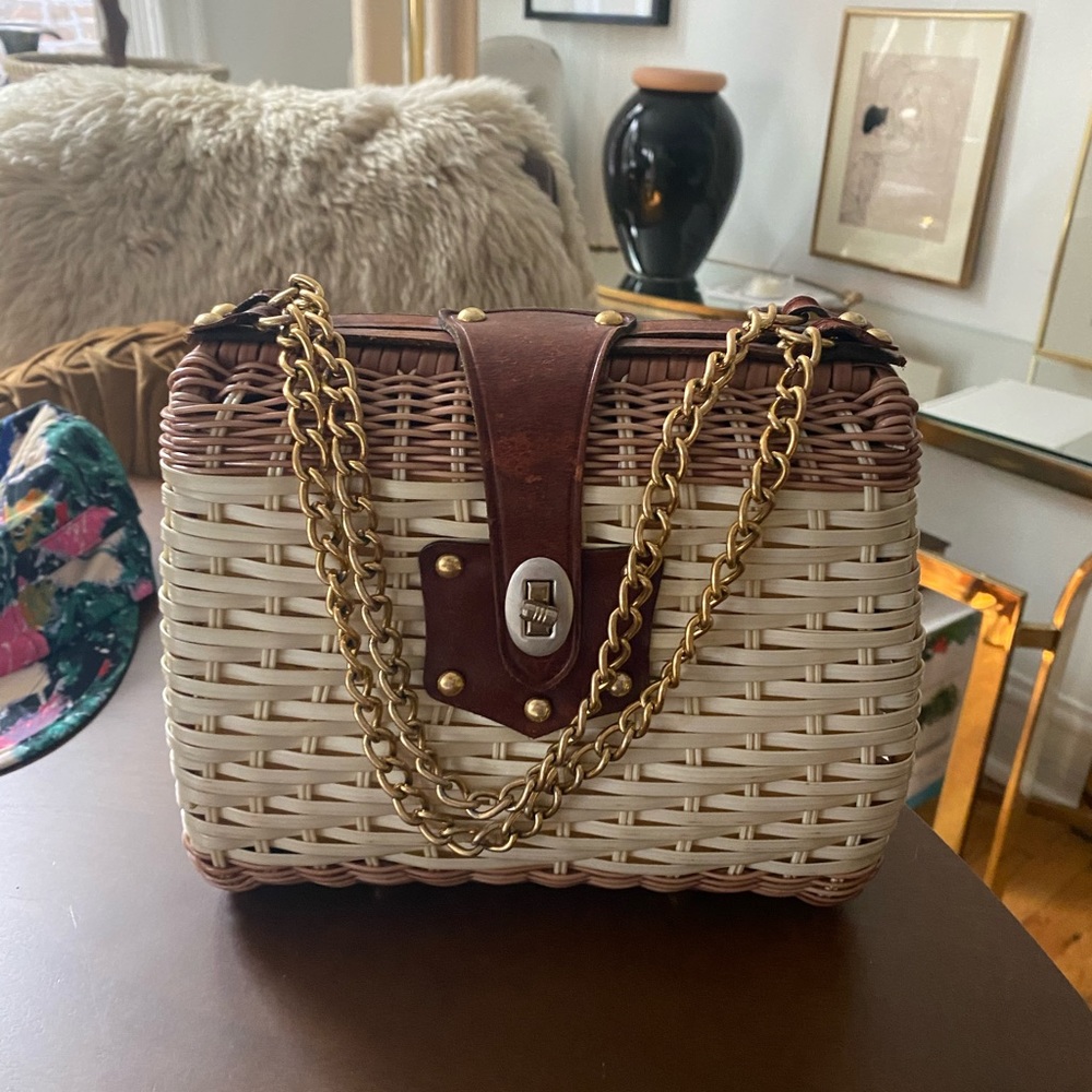 Vintage wicker handbag with gold chain